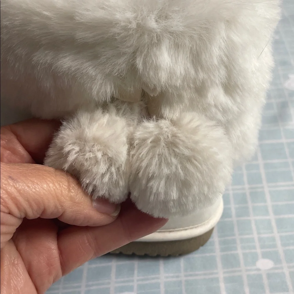 Gymboree White Faux Fur Boots